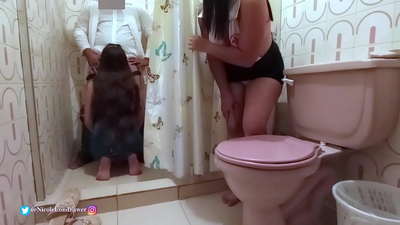 Medicinska sestra pronašla doktora kako jebe pacijenta u bolničkoj kupaonici / 1. DIO / NicoleLondrawer / Chiquicandy