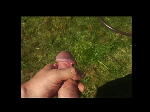 ❤️ Vruća zgodnica jebe svoju ružičastu macu i svršava špricom u ljetnom vrtu ❌ Seks video na hr.mouthporn.ru ❌️❤